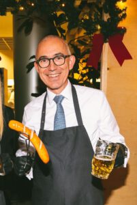 Mehr über den Artikel erfahren CEO einer Currywurst-Bude 🌭