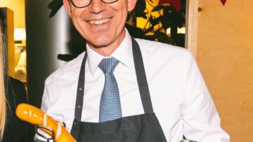 CEO einer Currywurst-Bude 🌭