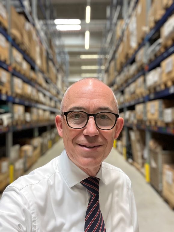 Mehr über den Artikel erfahren Lieferanten steuern Lager? Ein Albtraum oder der Hebel gegen Prozesskosten. ✂️